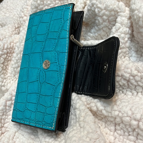 Turquoise Wallet - Picture 4 of 5
